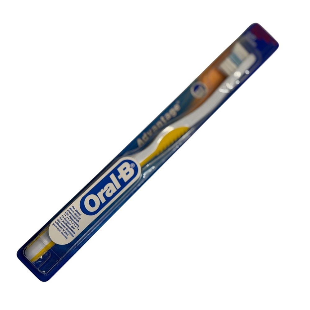 VTG Oral-B Advantage Toothbrush White Yellow Soft Bristle New Old Stock Dental
